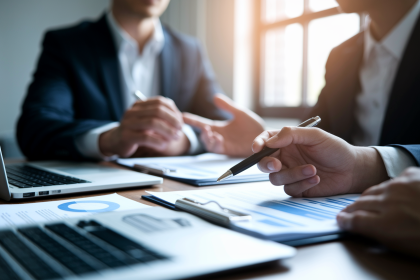 reunion-affaires-documents-stylo