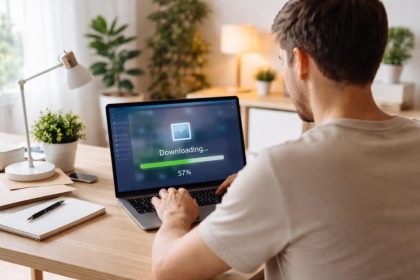 personne-bureau-portable-telechargement-plantes