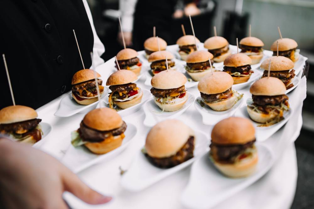 Street food événementielle : quand la cuisine devient specta