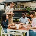 Street food événementielle : quand la cuisine devient spectacle